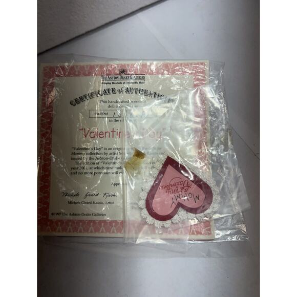Vintage Ashton Drake Valentines Day Gifts For Mommy‎ Collection Porcelain Doll - Picture 3 of 4